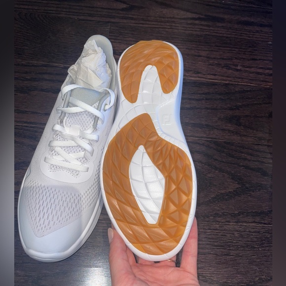 New FootJoy Women’s White Golf Shoes - Picture 3 of 4